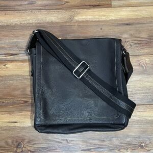 LEVENGER Bomber Mocha Brown Pebbled Leather Messenger Bag Travel Work